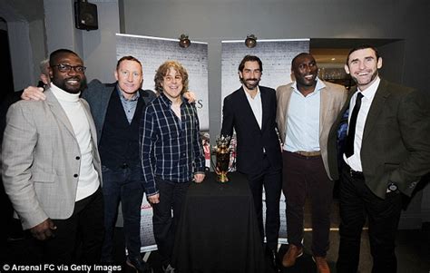 (Images) Arsenal 'invincibles' reunite for new TV documentary | fanatix