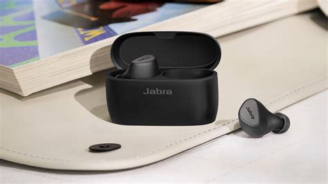 Jabra’s Elite 5 Earbuds get Flagship Features at Mid-Range Price - Tech Advisor