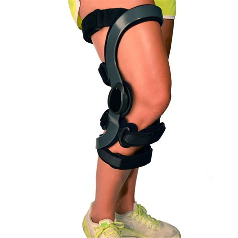 ACL Tear Knee Brace for High Impact / Contact Sports | Acl knee brace ...