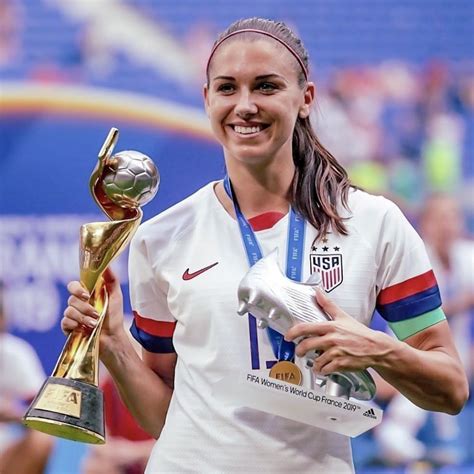 Alex Morgan #13, USWNT, with her 2019 FIFA World Cup trophy and Silver Boot trophy. | Fifa women ...