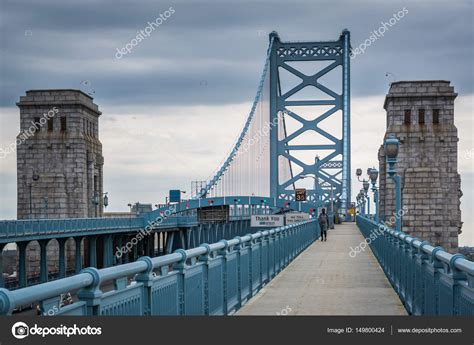 The Benjamin Franklin Bridge Walkway in Philadelphia, Pennsylvan — Stock Photo © appalachianview ...