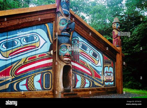 Plank house pacific northwest hi-res stock photography and images - Alamy