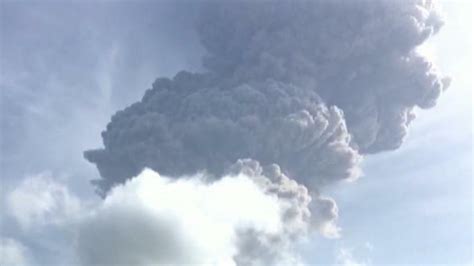 St Vincent volcano eruption sends clouds of ash six miles into sky | World News | Sky News