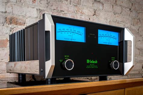 McIntosh MC462 : nouvelle version de l'ampli de puissance américain de référence, à vumètres bleus