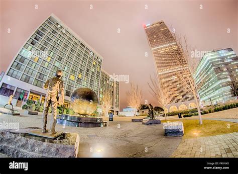 tulsa city skyline around downtown streets Stock Photo - Alamy