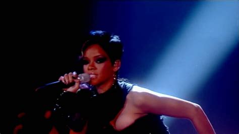 Rihanna - Disturbia Live On Divas (23/11/08) - YouTube