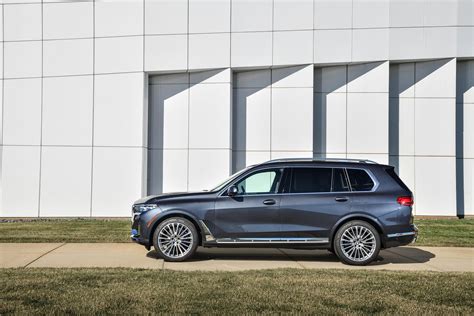 2019 BMW X7 offers a commanding presence - CNET