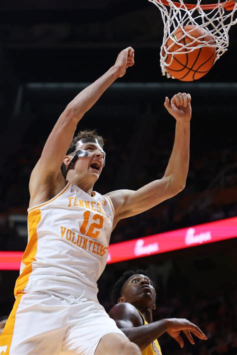 No. 9 Tennessee breezes by Tennessee Tech, 80-42 | Reuters