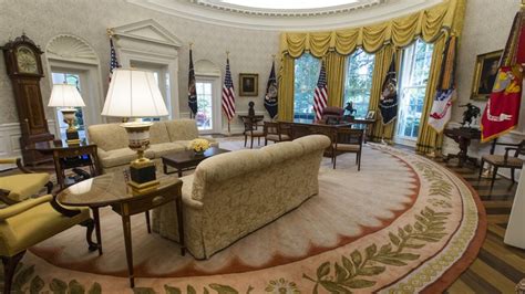 Trump Oval Office Decor - Spot The Change In President Trump S Oval Office The Atlantic - Trump ...