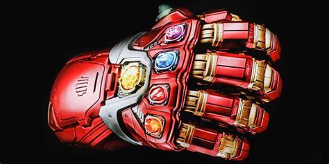 Iron Man's Infinity Gauntlet Is The Coolest New Avengers: Endgame Toy