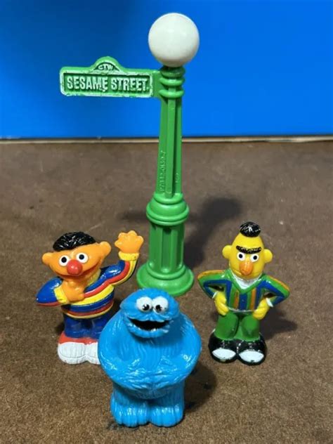 SESAME STREET BERT & Ernie Cookie Monster Street Light Lamp Post • Vintage 1970s $14.99 - PicClick