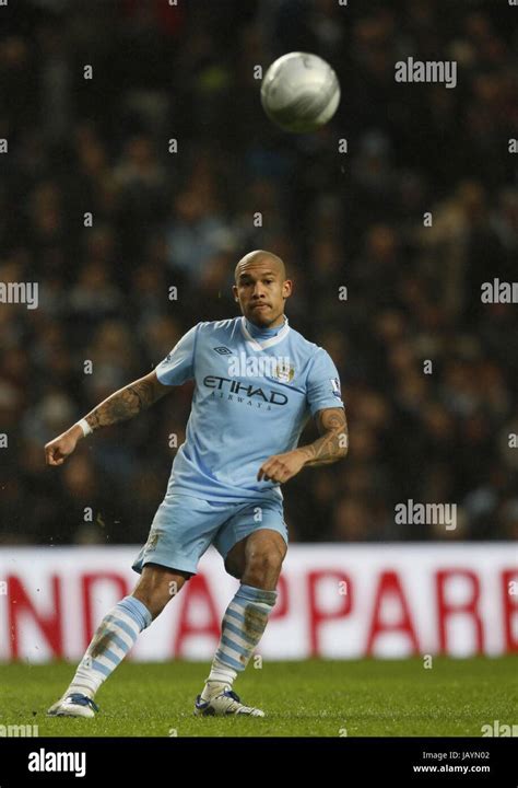 NIGEL DE JONG MANCHESTER CITY FC MANCHESTER CITY FC ETIHAD STADIUM ...