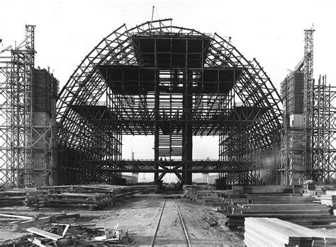 Hangar construction – The House of Rapp