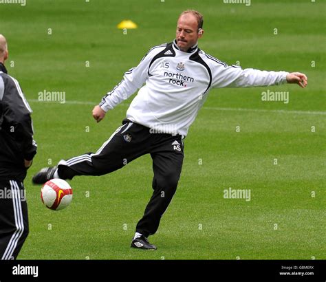 Newcastle united manager alan shearer training st james park hi-res stock photography and images ...