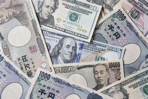 Dollar Surges to Four-Year High Against Yen on Faster Hike Bets - Bloomberg