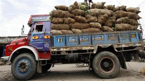 Coronavirus lockdown: Three lakhs trucks loaded with goods and no ...