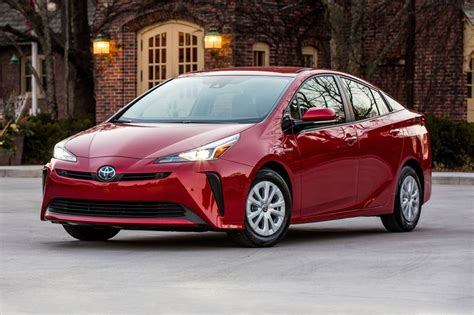 2019 Toyota Prius Pictures - 108 Photos | Edmunds