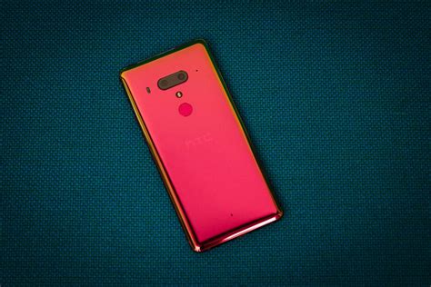 HTC U12 Plus pictures show the insides and the crazy colors - CNET