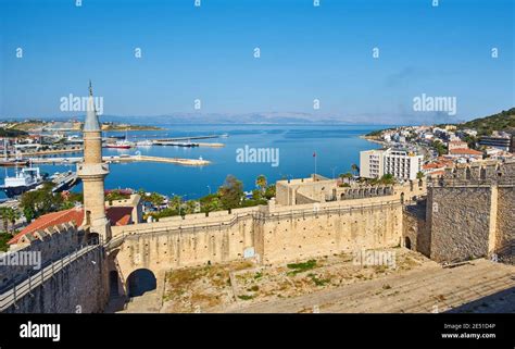 Cesme castle in the Mediterranean port of Cesme, Turkey Stock Photo - Alamy