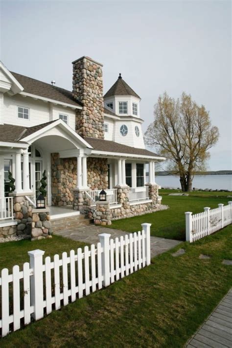 20 White Picket Fence Landscaping Ideas and Designs