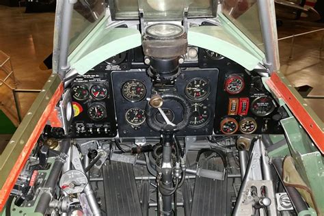 Cockpit of the Hawker Hurricane : cockpits