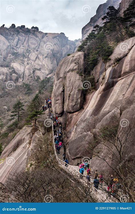 Tourists Walking on Pathways, Huangshan China Editorial Image - Image of chinese, pathway: 229127905