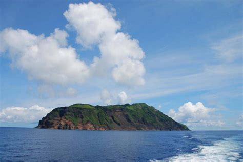 10 Breathtaking Aogashima Volcano Images - Fontica Blog