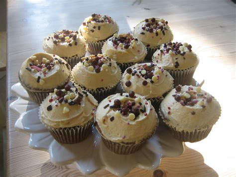 Big Portions Strong Flavours: Sticky toffee pudding cupcakes with a salted caramel frosting ...