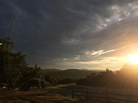 Sunrise this morning, Canyon Lake : r/texas