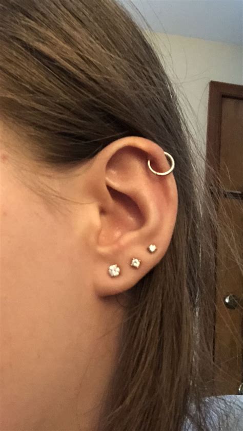 My triple lobe and helix piercing | Brincos tragus, Piercings orelha feminino, Joias para ouvido