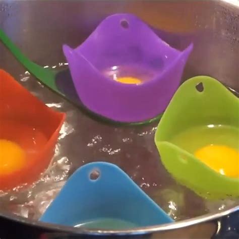 Easy Silicone Egg Poacher (Set of 4) [Video] | Silicone egg poacher ...