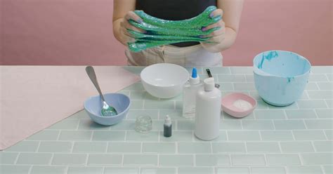 VIDEO: DIY Easy Glitter Slime