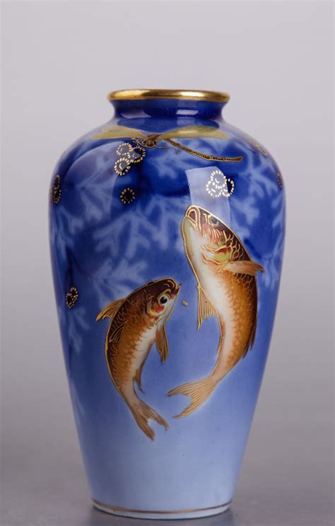 Limoges, Vase de style japonais, porcelaine, forme ovoïd… | Drouot.com