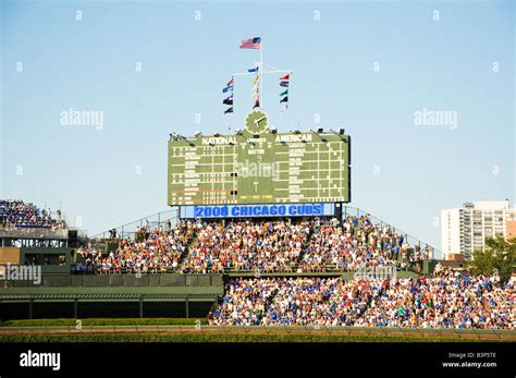 Chicago Cubs Wrigley Field Baseball Scoreboard Stock Photo - Alamy