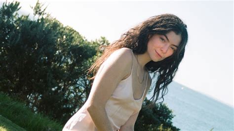 On “Solar Power,” Lorde Loves the Beach | The New Yorker