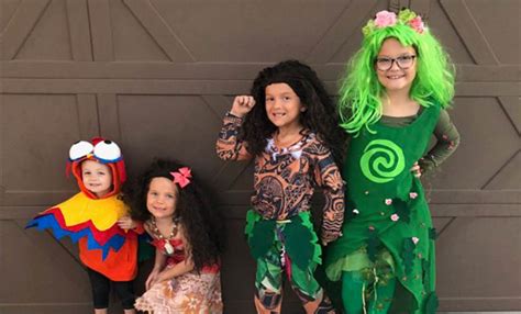 Family Halloween Costume | Disney's Moana! • LORI•O•PHOTO