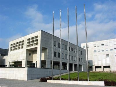 Faculdade de Engenharia da Universidade do Porto - Universities and ...