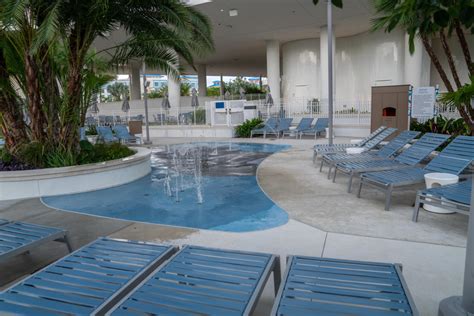 Universal's Aventura Hotel: Pool Area | Orlando Informer