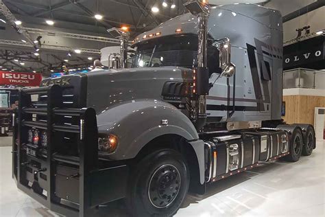 Big bunk Super-Liner unveiled at Brisbane Truck Show