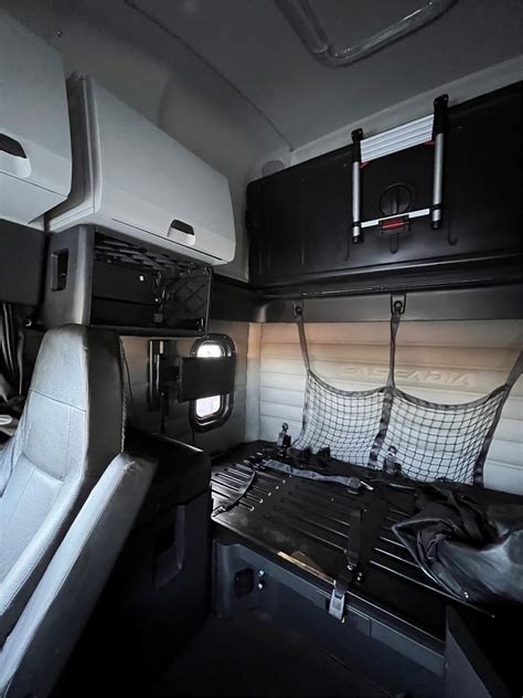 Freightliner Cascadia Evolution Interior