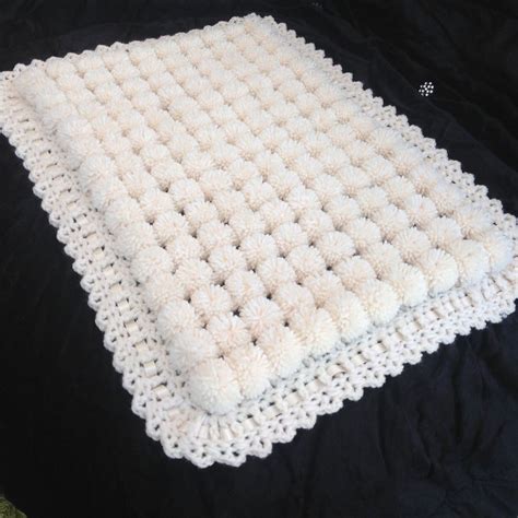 pom pom baby blanket - Michel Winston