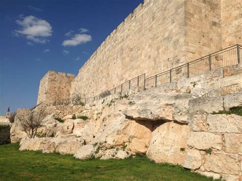 Jerusalem Israel Old City wall | Jerusalem israel, Old city, Natural ...