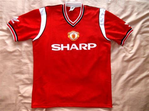 Manchester United Home football shirt 1984 - 1986. Added on 2016-05-30 ...