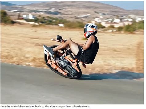 스턴트를 위한 1륜 미니 모터 바이크 VIDEO: Mini motorbike with single recycled car tire around its body can ...