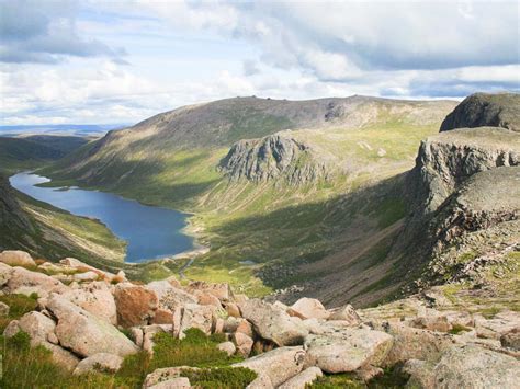 Hiking Tour in the Cairngorms National Park: Fully Guided/Private Lodge ...