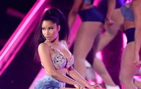 Nicki Minaj Anaconda Fashion Rocks