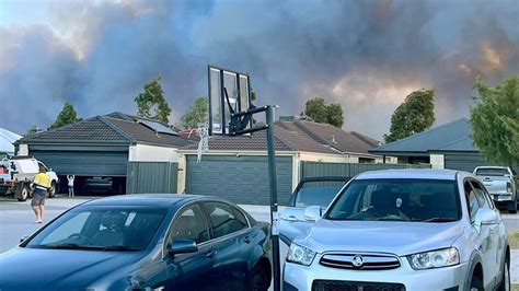 Homes lost in massive Perth bushfire - Neos Kosmos