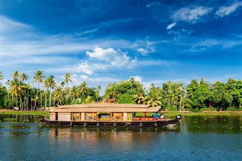 Exploring the backwaters of Kerala! - MENTOWORLD