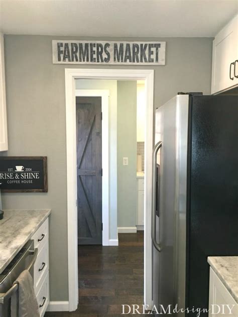 How to Easily Make a Farmhouse Kitchen Sign