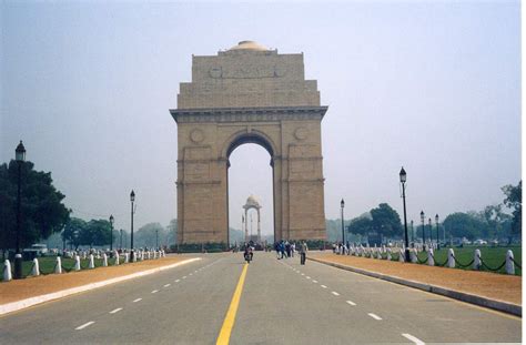 India Gate : Attractions in Delhi | Insight India : A Travel Guide to India